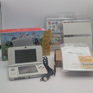 Nintendo 3DS Super Mario Limited White Edition + 2 extra cases